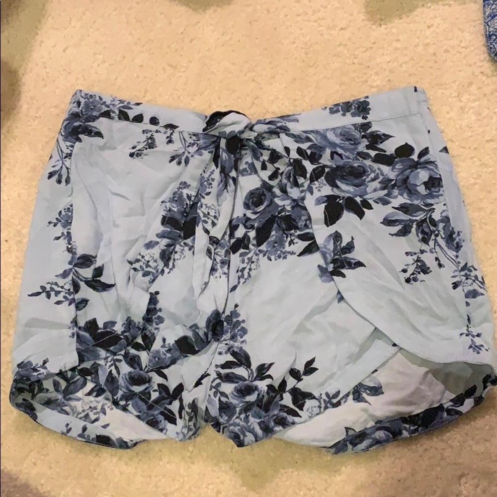 Kendall & Kylie L flower pattern shorts